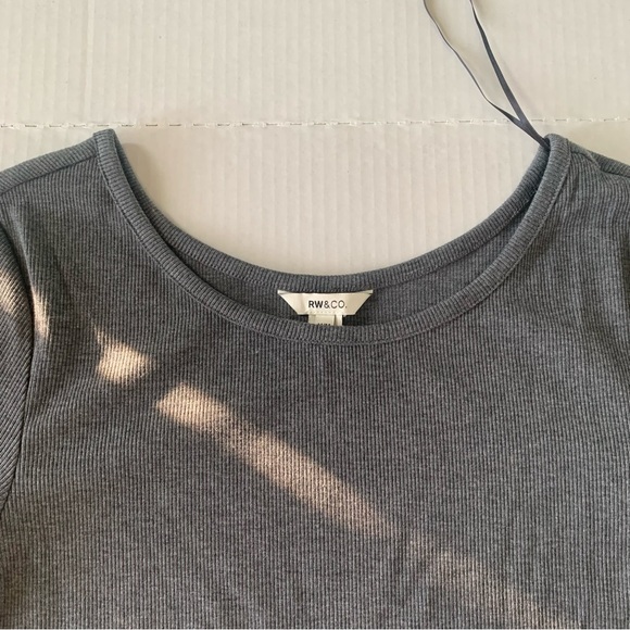 RW&CO. Grey Ribbed Fitted T-Shirt - Picture 4 of 7